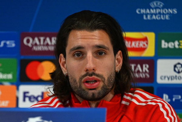 Szoboszlai向利物浦球迷道歉始末:曼城慘敗後的手勢風波完整解析 2 Dominik Szoboszlai在記者會上誠懇道歉