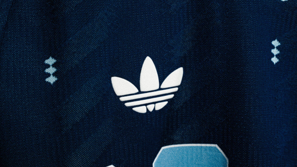 2026世界盃愛迪達球衣曝光!經典三葉草回歸能再創神作嗎? 1 愛迪達三葉草標誌回歸世界盃球衣