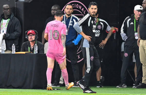 梅西2026世界盃還能踢嗎?MLS最後一戰退場傷情全解析 1 MLS例行賽梅西因傷提前退場